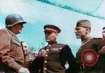 Image russe et nous des généraux Torgau Allemagne, 1945, de la seconde 1 séquences d'archives historiques vidéo 65675020423