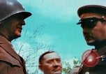 Image russe et nous des généraux Torgau Allemagne, 1945, de la seconde 15 séquences d'archives historiques vidéo 65675020423