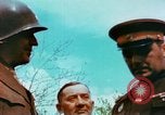 Image russe et nous des généraux Torgau Allemagne, 1945, de la seconde 17 séquences d'archives historiques vidéo 65675020423