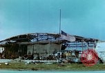Image endommagé hangar allemand et USAAF Thunderbolts P47 Allemagne, 1945, de la seconde 5 séquences d'archives historiques vidéo 65675020424
