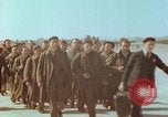 Standbild befreiten französische Soldaten Paris Frankreich, 1945, aus Sekunde 6 historischem Filmmaterial Videoclip 65675020433