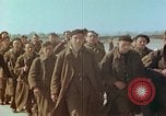 Standbild befreiten französische Soldaten Paris Frankreich, 1945, aus Sekunde 8 historischem Filmmaterial Videoclip 65675020433