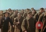 Standbild befreiten französische Soldaten Paris Frankreich, 1945, aus Sekunde 10 historischem Filmmaterial Videoclip 65675020433