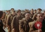 Standbild befreiten französische Soldaten Paris Frankreich, 1945, aus Sekunde 12 historischem Filmmaterial Videoclip 65675020433