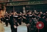 Standbild befreiten französische Soldaten Paris Frankreich, 1945, aus Sekunde 17 historischem Filmmaterial Videoclip 65675020433