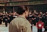 Standbild befreiten französische Soldaten Paris Frankreich, 1945, aus Sekunde 18 historischem Filmmaterial Videoclip 65675020433
