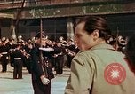 Standbild befreiten französische Soldaten Paris Frankreich, 1945, aus Sekunde 19 historischem Filmmaterial Videoclip 65675020433