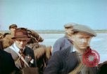 Standbild befreiten französische Soldaten Paris Frankreich, 1945, aus Sekunde 32 historischem Filmmaterial Videoclip 65675020433
