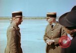 Standbild befreiten französische Soldaten Paris Frankreich, 1945, aus Sekunde 43 historischem Filmmaterial Videoclip 65675020433