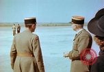Standbild befreiten französische Soldaten Paris Frankreich, 1945, aus Sekunde 44 historischem Filmmaterial Videoclip 65675020433