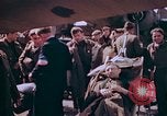 Standbild befreiten französische Soldaten Paris Frankreich, 1945, aus Sekunde 57 historischem Filmmaterial Videoclip 65675020433