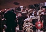Standbild befreiten französische Soldaten Paris Frankreich, 1945, aus Sekunde 58 historischem Filmmaterial Videoclip 65675020433