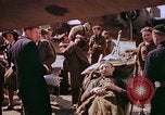Standbild befreiten französische Soldaten Paris Frankreich, 1945, aus Sekunde 61 historischem Filmmaterial Videoclip 65675020433