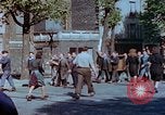 Standbild VE Day Celebrations Paris Frankreich, 1945, aus Sekunde 8 historischem Filmmaterial Videoclip 65675020434