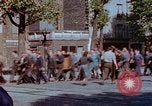 Standbild VE Day Celebrations Paris Frankreich, 1945, aus Sekunde 10 historischem Filmmaterial Videoclip 65675020434