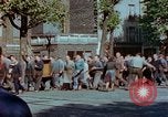 Standbild VE Day Celebrations Paris Frankreich, 1945, aus Sekunde 11 historischem Filmmaterial Videoclip 65675020434