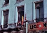 Standbild VE Day Celebrations Paris Frankreich, 1945, aus Sekunde 20 historischem Filmmaterial Videoclip 65675020434