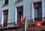 Standbild VE Day Celebrations Paris Frankreich, 1945, aus Sekunde 21 historischem Filmmaterial Videoclip 65675020434