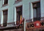 Standbild VE Day Celebrations Paris Frankreich, 1945, aus Sekunde 22 historischem Filmmaterial Videoclip 65675020434