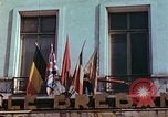 Standbild VE Day Celebrations Paris Frankreich, 1945, aus Sekunde 24 historischem Filmmaterial Videoclip 65675020434
