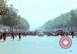Standbild VE Day Celebrations Paris Frankreich, 1945, aus Sekunde 26 historischem Filmmaterial Videoclip 65675020434