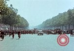 Standbild VE Day Celebrations Paris Frankreich, 1945, aus Sekunde 27 historischem Filmmaterial Videoclip 65675020434