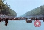 Standbild VE Day Celebrations Paris Frankreich, 1945, aus Sekunde 30 historischem Filmmaterial Videoclip 65675020434