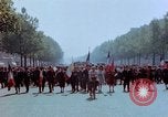 Standbild VE Day Celebrations Paris Frankreich, 1945, aus Sekunde 31 historischem Filmmaterial Videoclip 65675020434