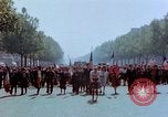 Standbild VE Day Celebrations Paris Frankreich, 1945, aus Sekunde 32 historischem Filmmaterial Videoclip 65675020434