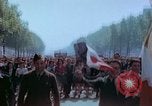 Standbild VE Day Celebrations Paris Frankreich, 1945, aus Sekunde 42 historischem Filmmaterial Videoclip 65675020434