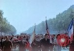 Standbild VE Day Celebrations Paris Frankreich, 1945, aus Sekunde 43 historischem Filmmaterial Videoclip 65675020434