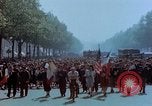 Standbild VE Day Celebrations Paris Frankreich, 1945, aus Sekunde 49 historischem Filmmaterial Videoclip 65675020434