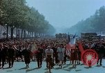 Standbild VE Day Celebrations Paris Frankreich, 1945, aus Sekunde 50 historischem Filmmaterial Videoclip 65675020434