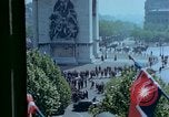 Standbild VE Day Celebrations Paris Frankreich, 1945, aus Sekunde 62 historischem Filmmaterial Videoclip 65675020434