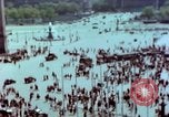 Standbild VE Day Feier Paris Frankreich, 1945, aus Sekunde 12 historischem Filmmaterial Videoclip 65675020435