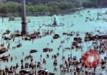 Standbild VE Day Feier Paris Frankreich, 1945, aus Sekunde 13 historischem Filmmaterial Videoclip 65675020435