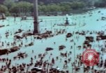 Standbild VE Day Feier Paris Frankreich, 1945, aus Sekunde 14 historischem Filmmaterial Videoclip 65675020435