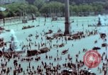 Standbild VE Day Feier Paris Frankreich, 1945, aus Sekunde 17 historischem Filmmaterial Videoclip 65675020435
