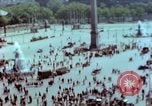 Standbild VE Day Feier Paris Frankreich, 1945, aus Sekunde 18 historischem Filmmaterial Videoclip 65675020435