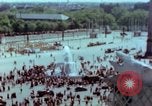 Standbild VE Day Feier Paris Frankreich, 1945, aus Sekunde 19 historischem Filmmaterial Videoclip 65675020435