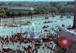Standbild VE Day Feier Paris Frankreich, 1945, aus Sekunde 22 historischem Filmmaterial Videoclip 65675020435