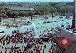Standbild VE Day Feier Paris Frankreich, 1945, aus Sekunde 27 historischem Filmmaterial Videoclip 65675020435