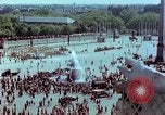 Standbild VE Day Feier Paris Frankreich, 1945, aus Sekunde 31 historischem Filmmaterial Videoclip 65675020435