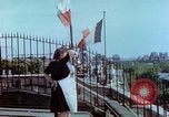 Standbild VE Day Feier Paris Frankreich, 1945, aus Sekunde 32 historischem Filmmaterial Videoclip 65675020435