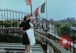 Standbild VE Day Feier Paris Frankreich, 1945, aus Sekunde 35 historischem Filmmaterial Videoclip 65675020435