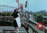 Standbild VE Day Feier Paris Frankreich, 1945, aus Sekunde 36 historischem Filmmaterial Videoclip 65675020435