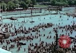 Standbild VE Day Feier Paris Frankreich, 1945, aus Sekunde 44 historischem Filmmaterial Videoclip 65675020435