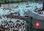 Standbild VE Day Feier Paris Frankreich, 1945, aus Sekunde 48 historischem Filmmaterial Videoclip 65675020435