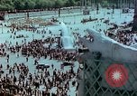 Standbild VE Day Feier Paris Frankreich, 1945, aus Sekunde 49 historischem Filmmaterial Videoclip 65675020435
