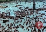 Standbild VE Day Feier Paris Frankreich, 1945, aus Sekunde 53 historischem Filmmaterial Videoclip 65675020435